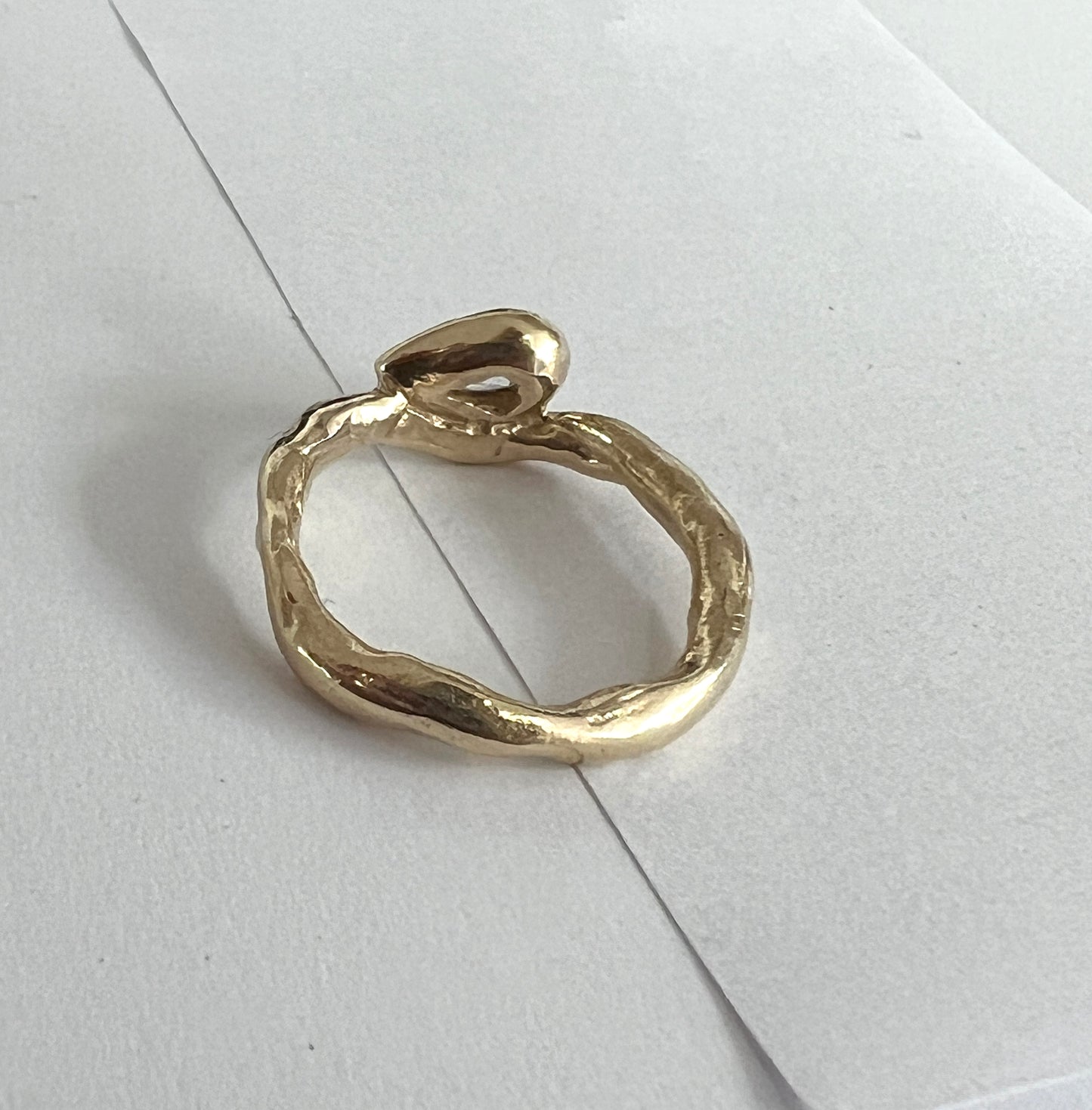 DIAMOND DRIP CURVE RING