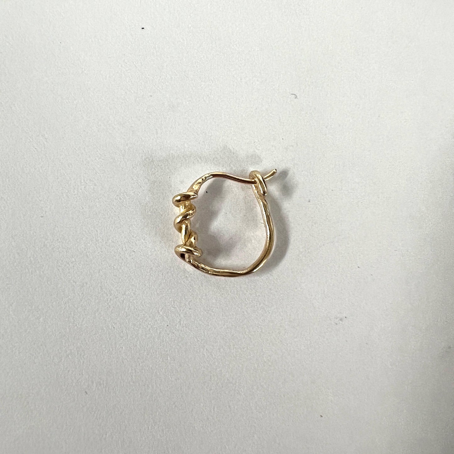 SMALL TWISTED HOOP EARRINGS