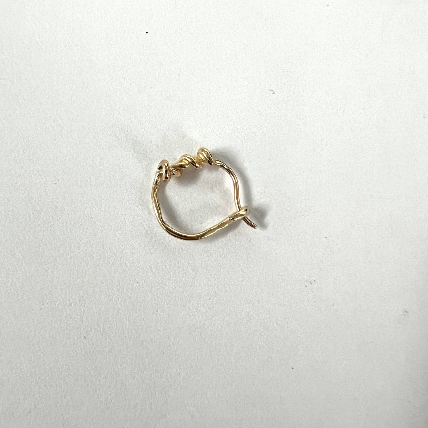 SMALL TWISTED HOOP EARRINGS