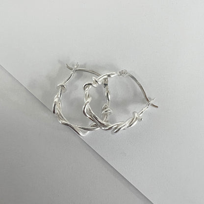 MEDIUM TWISTED HOOP EARRINGS