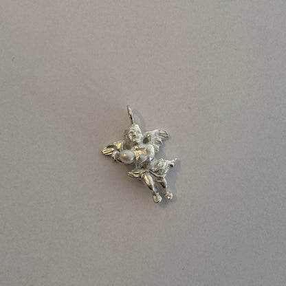Cherub with Pearl