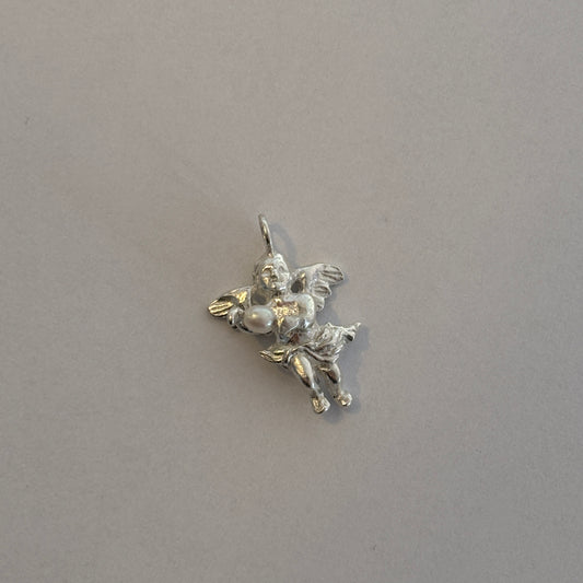 Cherub with Pearl